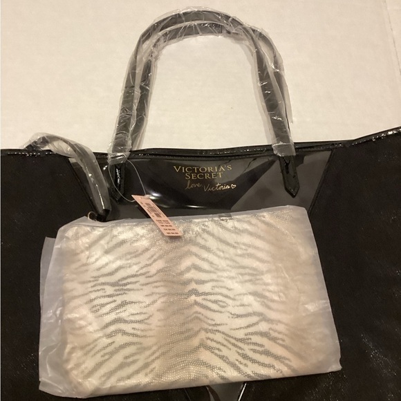 Victoria Secret Tote Bag With Makeup Bag NWT - Picture 3 of 7